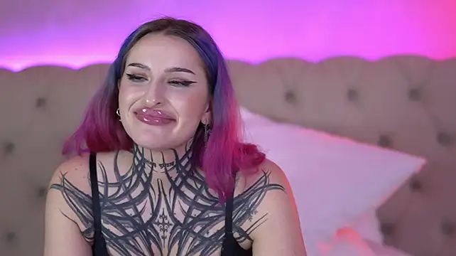 Show modela ElviraRae na web-kameri