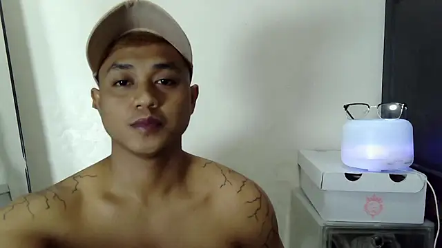 Show modela LonelyMark4u na web-kameri