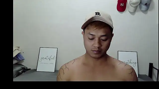 Show modela LonelyMark4u na web-kameri