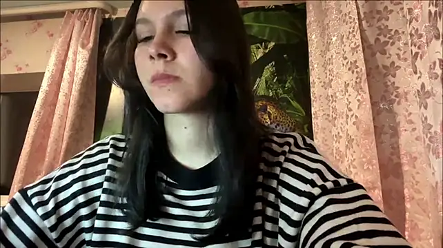 EmmaShyline's Webcam Show