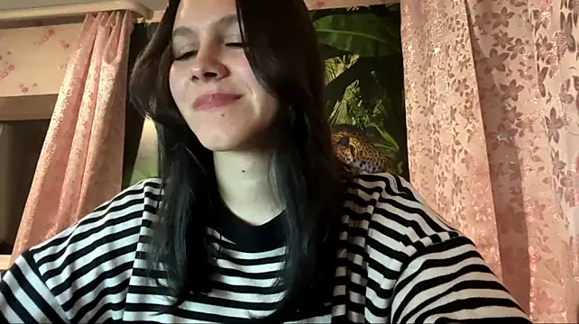 EmmaShyline's Webcam Show
