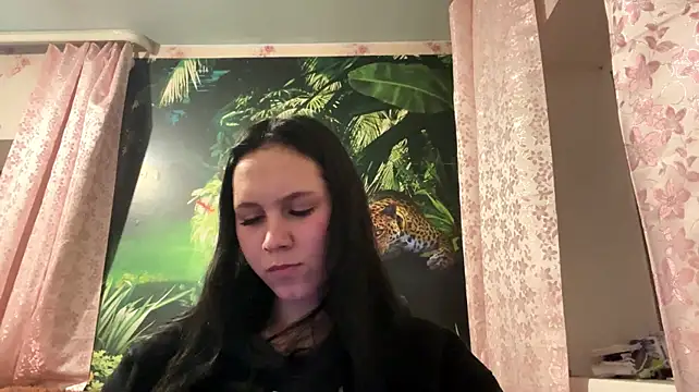 EmmaShyline Show in webcam