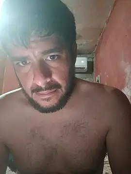 Comandante06: διαδικτυακό σόου στην κάμερα