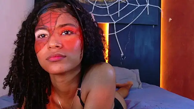 Chat +18 de ZafiroSmall ao vivo