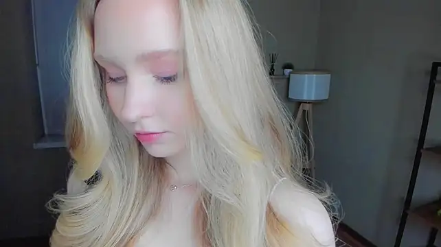 BlondeMiaX's Live XXX Chat