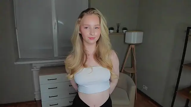 BlondeMiaX Chat XXX live