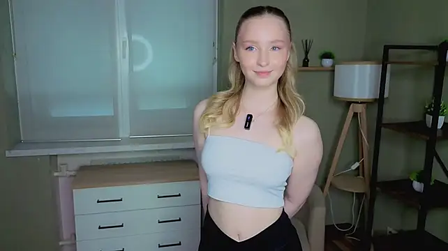 BlondeMiaX's Webcam Show