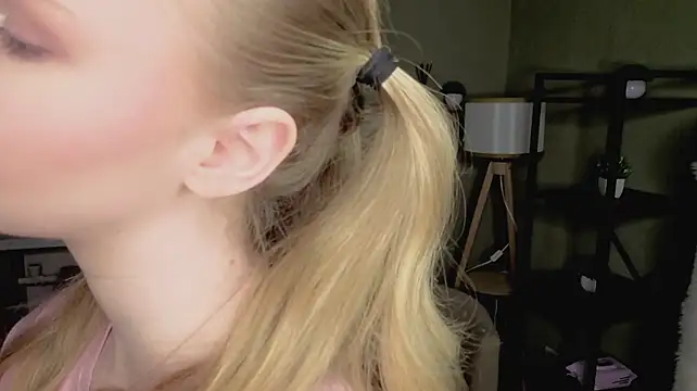 Živý XXX chat BlondeMiaX