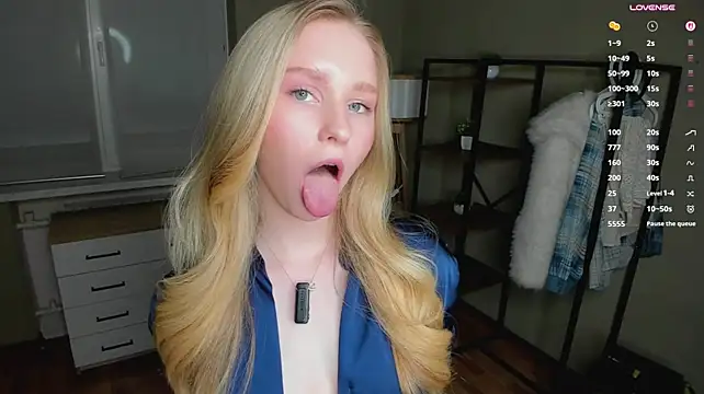 BlondeMiaX Chat XXX live