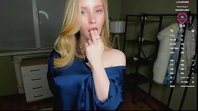 BlondeMiaX Webcamshow