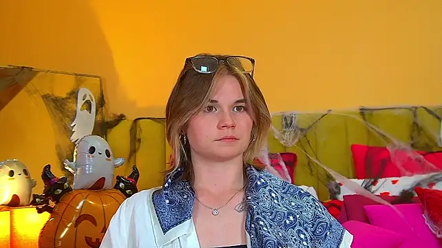 Pokazy przed kamerką – AliceAllard