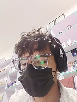 Hornyboy337 Pertunjukan Webcam