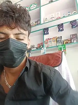 Hornyboy337 网络视讯表演