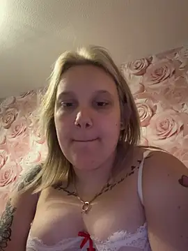 Chat +18 de SassieBlondiexox ao vivo