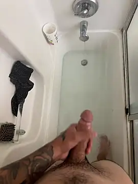 Pokazy przed kamerką – tattooesboyyy