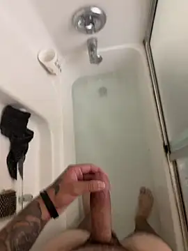 tattooesboyyy Шоу с уебкамера