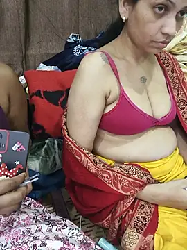 hottysimi ওয়েবক্যাম শো