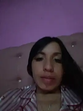 marly_lovee: διαδικτυακό σόου στην κάμερα