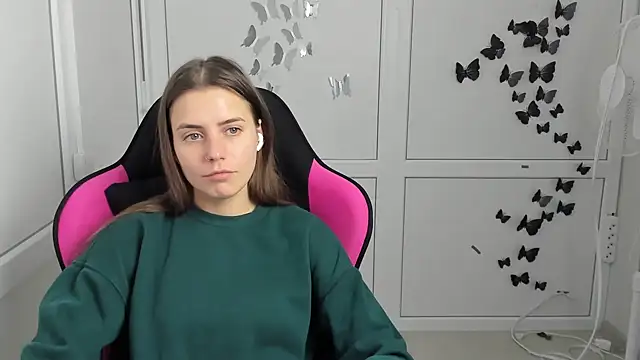 SoftBloomMira's Webcam Show