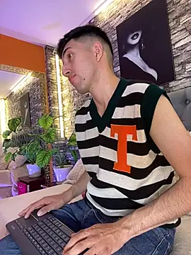 Spencer_little: διαδικτυακό σόου στην κάμερα