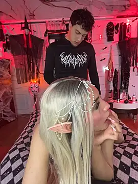 Show modela Milu_Honey na web-kameri