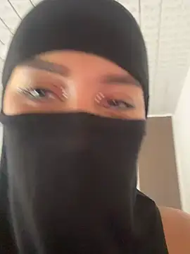 mia_roose_02 Adlı Modelin Canlı XXX Sohbeti
