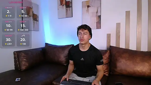 Show modela Santi_Williams na web-kameri