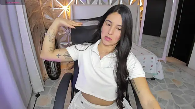 Arianarose01 Show in webcam