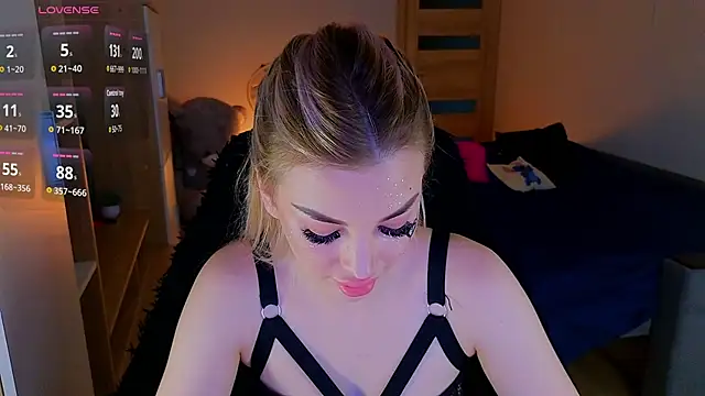 MilanaOmgn Live XXX chat