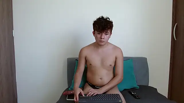 Show modela Lucas-rey na web-kameri