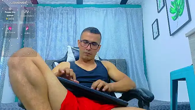 DamianVelmont: διαδικτυακό σόου στην κάμερα
