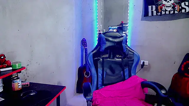 Atom_Hot Show in webcam