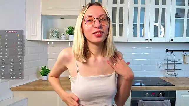 CherlyOldershaw Adlı Modelin Canlı XXX Sohbeti