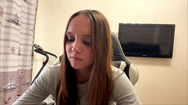 Show modela NadeneGutches na web-kameri