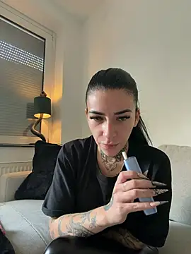 LuanasSecret666's Live XXX Chat