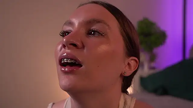 عرض كام Leavonor