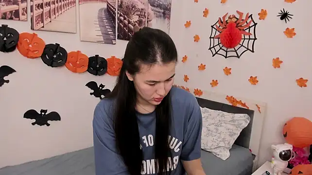Baby_Miya_ Show in webcam