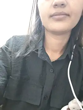 sexy_aaruhi Adlı Modelin Canlı XXX Sohbeti