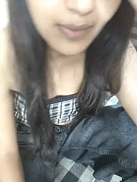 sexy_aaruhi Adlı Modelin Canlı XXX Sohbeti