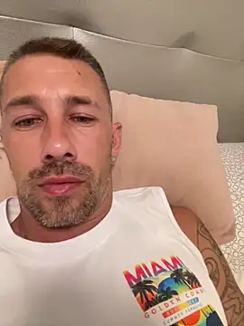 Show modela Bigcarlosc na web-kameri