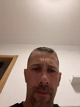Show modela Bigcarlosc na web-kameri