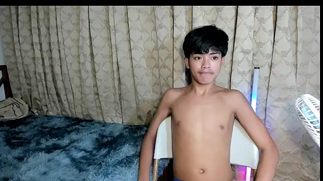 Xlovertwinkcute 网络视讯表演