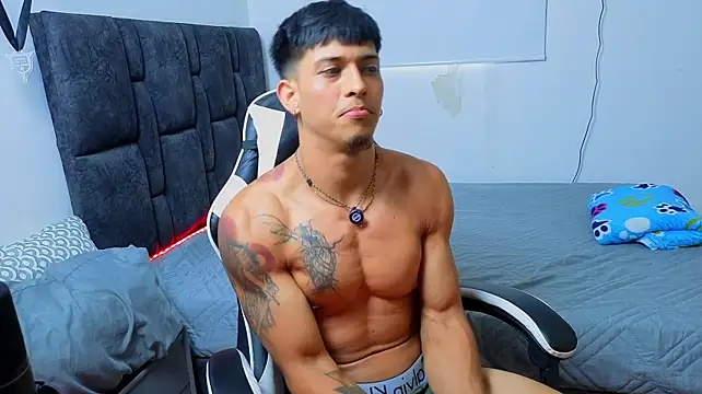 Austin_muscle webcam show