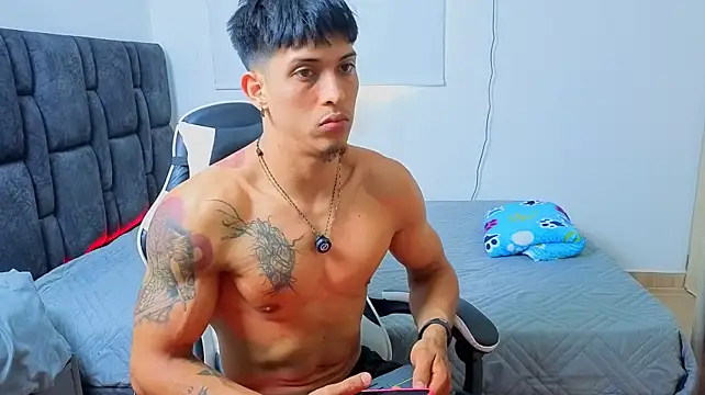 Austin_muscle webcam show