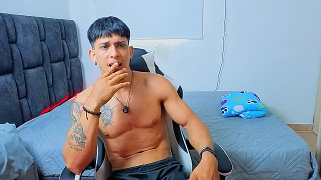 Austin_muscle Webcam show