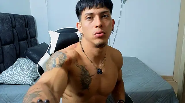Austin_muscle webcam show