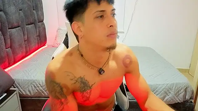 Austin_muscle webcam show