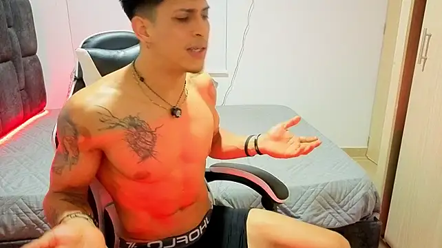 הופעת וובקאם של Austin_muscle