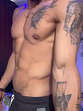 Show modela Austin_muscle na web-kameri