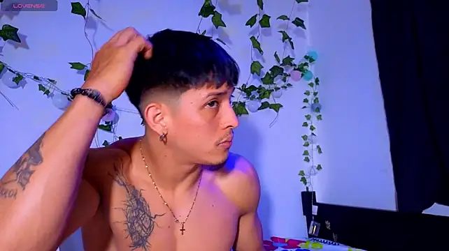 Austin_muscle Show in webcam
